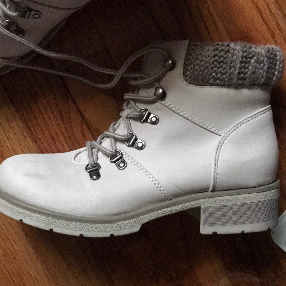 Cute gently used lace up boots with faux fur - Picture 2 of 8